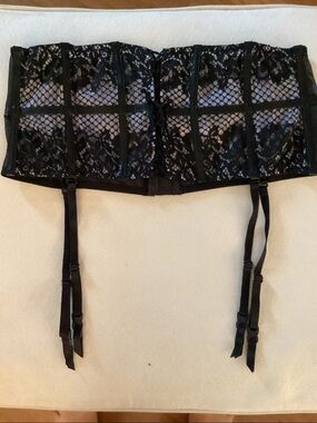 Victoria's Secret Black Lace Garter Belt Bandeau